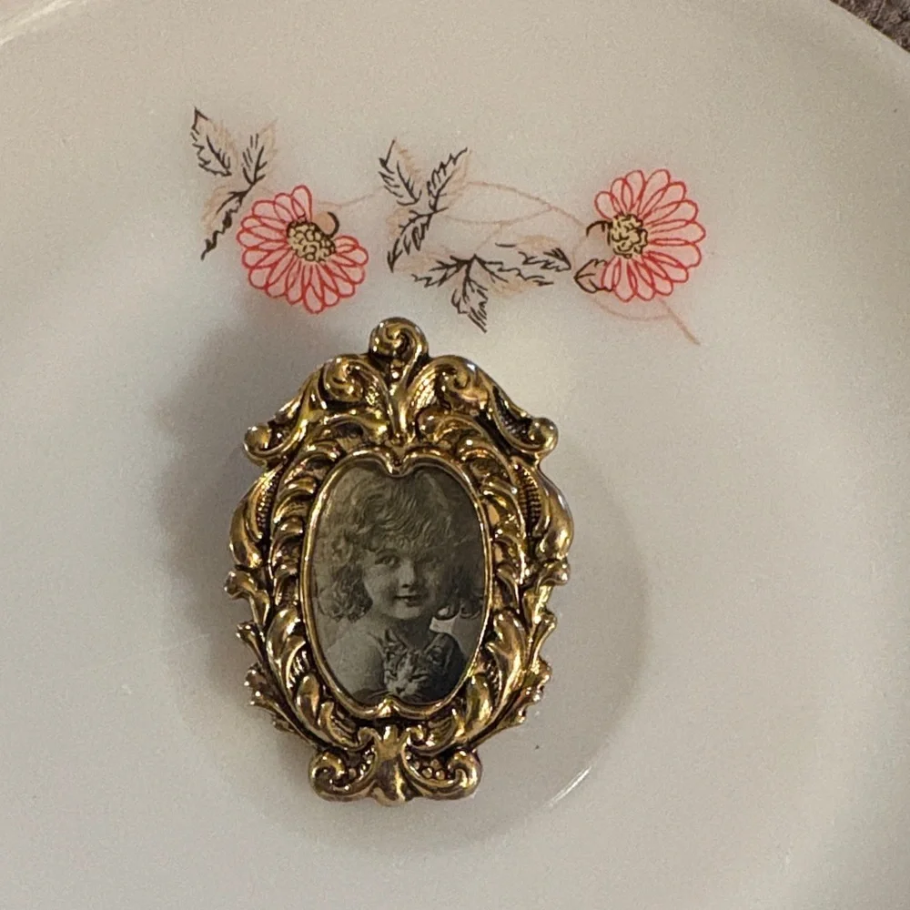 Vintage Gold Tone Ornate Brooch with Child Portrait - Picture 2 of 3